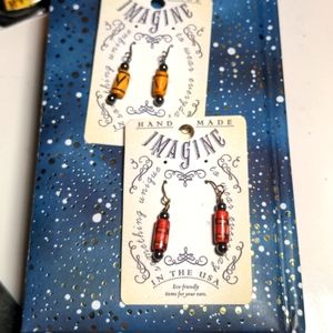 Pair of drop wood engraved earrings (2 items)